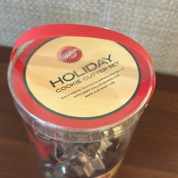 🎄2010 Wilton Holiday Shapes Metal Christmas Cookie Cutter Set, 25 Pieces - Picture 3 of 5